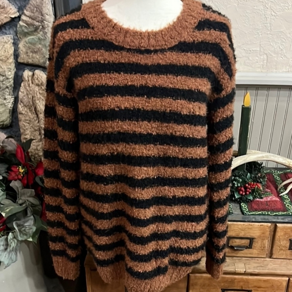 Emma's Expressions Boatneck Scoop Striped Sweater Black & Brown Stripe NWOT